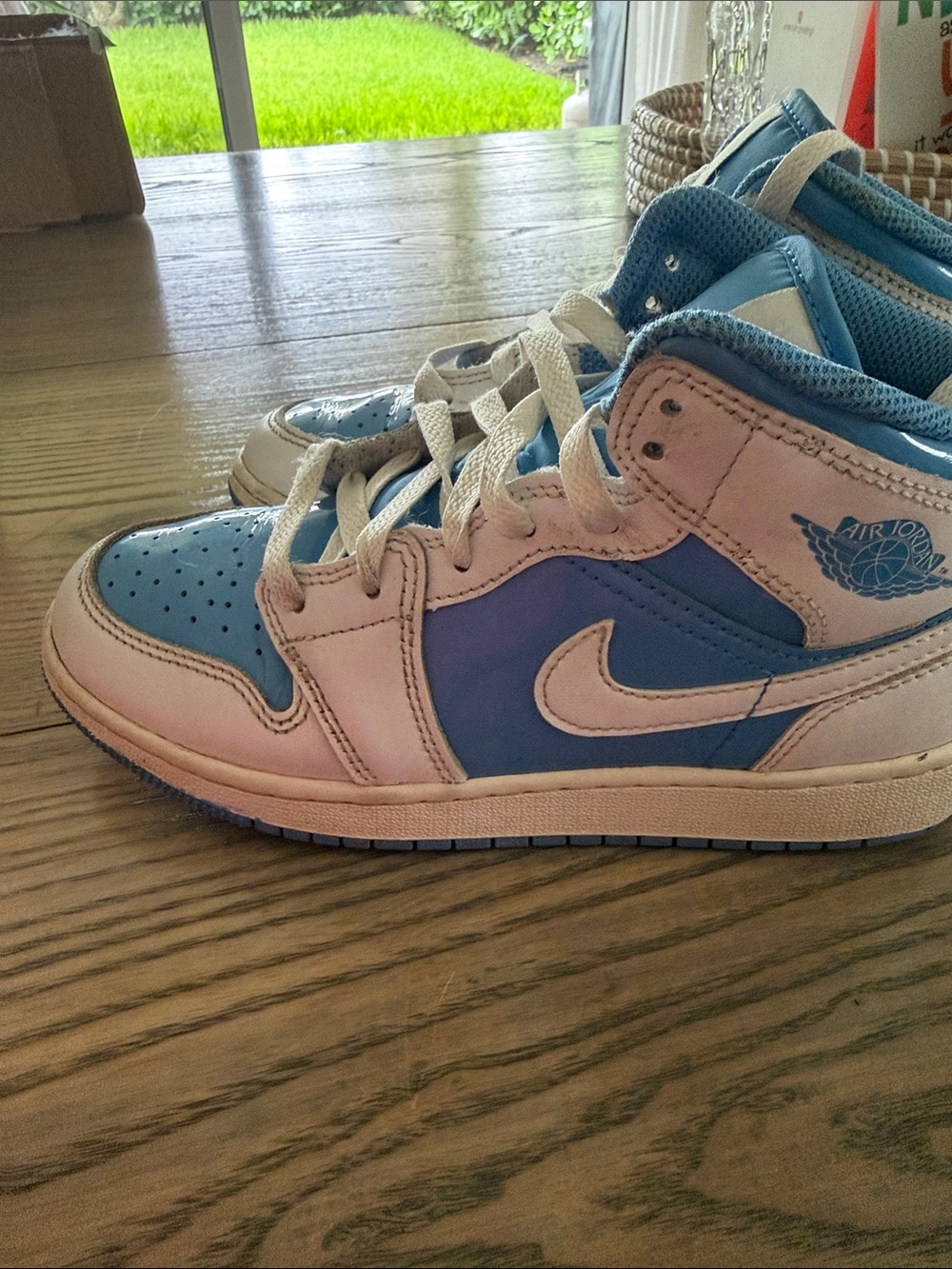 Nike Kids Air Jordan 1 Mid - Blue and white